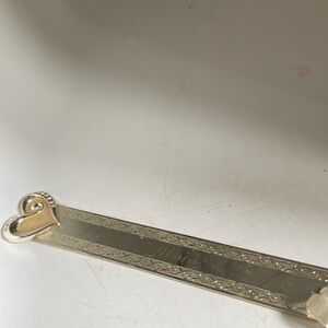 Bookmark silver colored metal heart on top with gems & Mom engraved in center